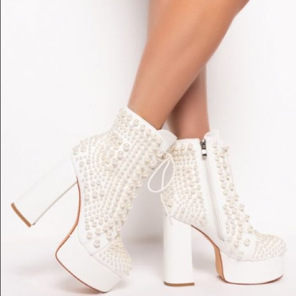 Azalea Wang Ivory Chelsea White Mother Of Pearl Chunky Heel Platform Boots